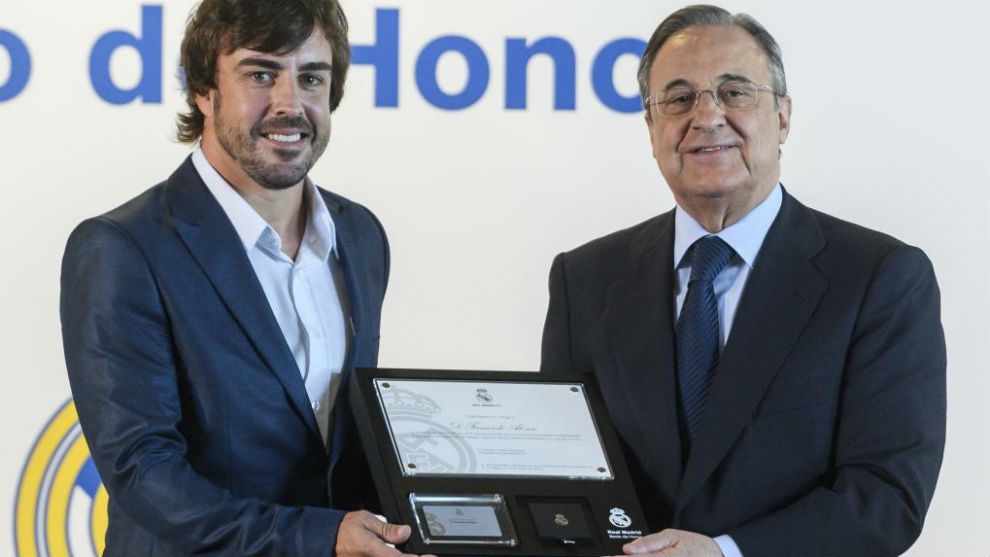 Alonso, con Florentino Pérez en 2017.