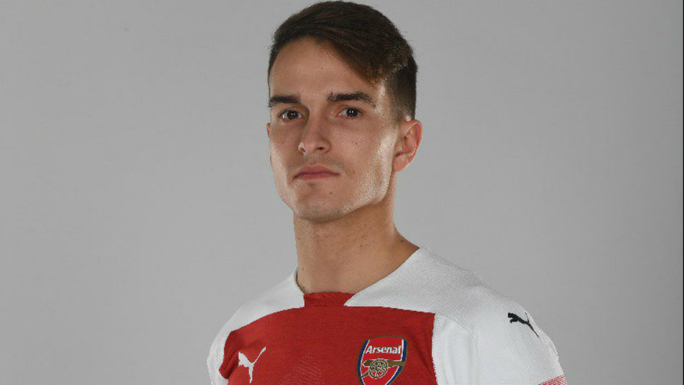 Denis, con la camiseta del Arsenal