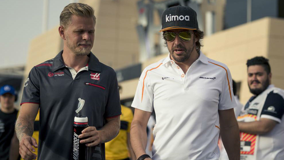 Alonso y Magnussen, en el GP de Bahréin de 2018