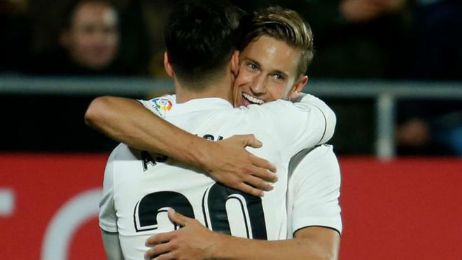 Asensio felicita a Llorente tras el gol de ste en Montilivi