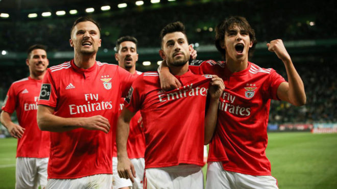 Los jugadores del Benfica celebran uno de sus goles.