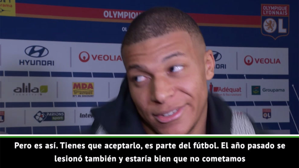 Mbappe in the mixed zone after PSG&apos;s game with Lyon.