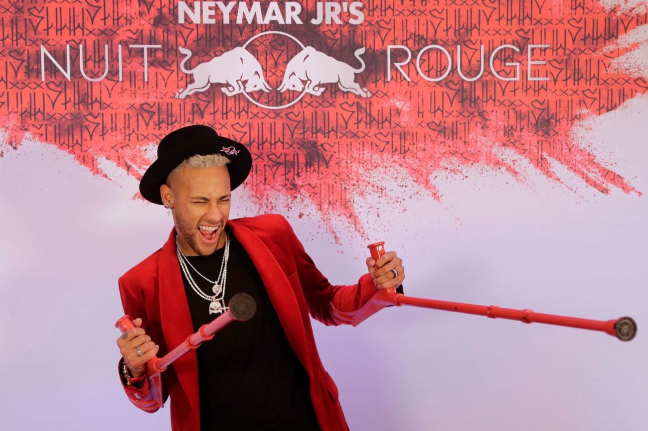 Muchos rostros conocidos en la fiesta roja de Neymar, que 