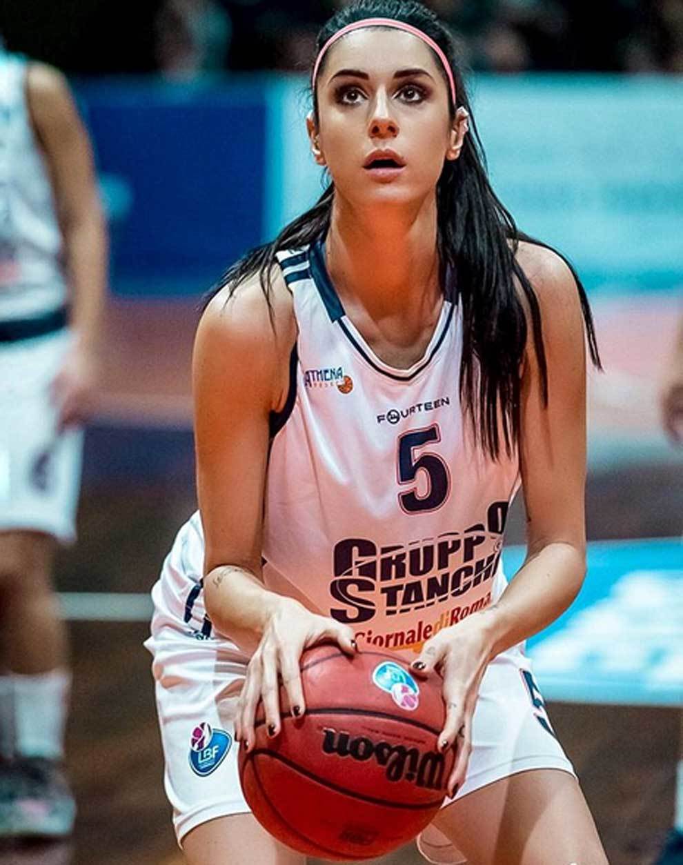 Basketball: Valentina vignali, one of the most beautiful... | MARCA English