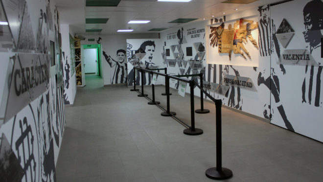 Zona interior de acceso a los vestuarios del Benito Villamarn.