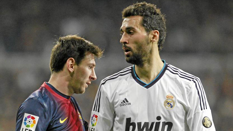 Messi y Arbeloa, en un Clsico de la 12-13