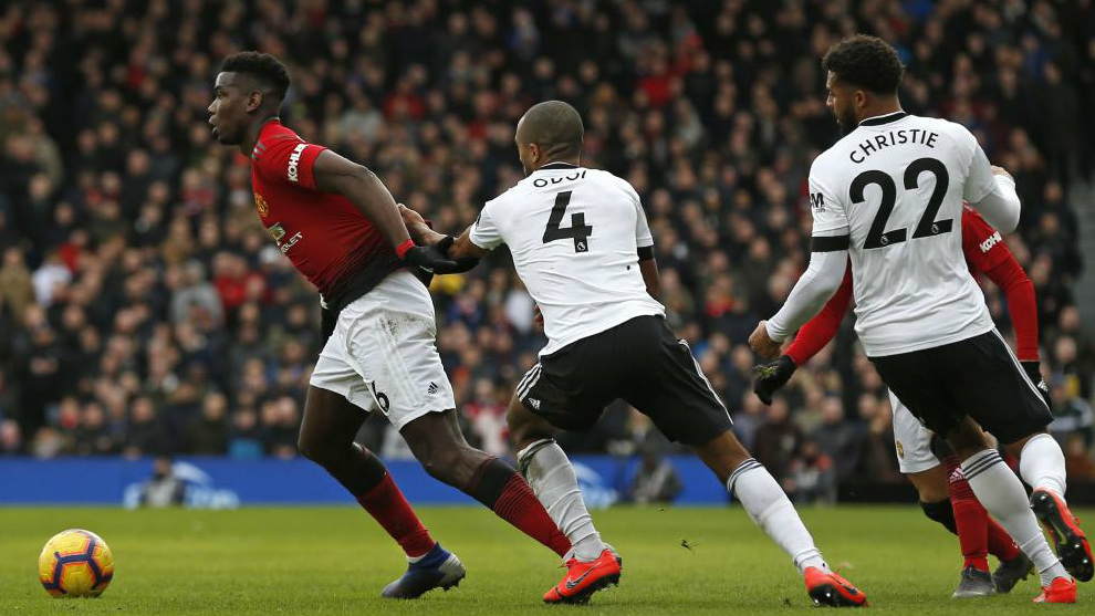 Pogba, del Manchester United, en accin ante el Fulham en la Premier...