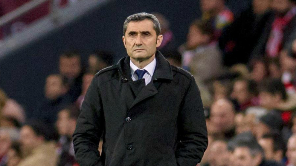 Valverde in his technical area at San Mams.