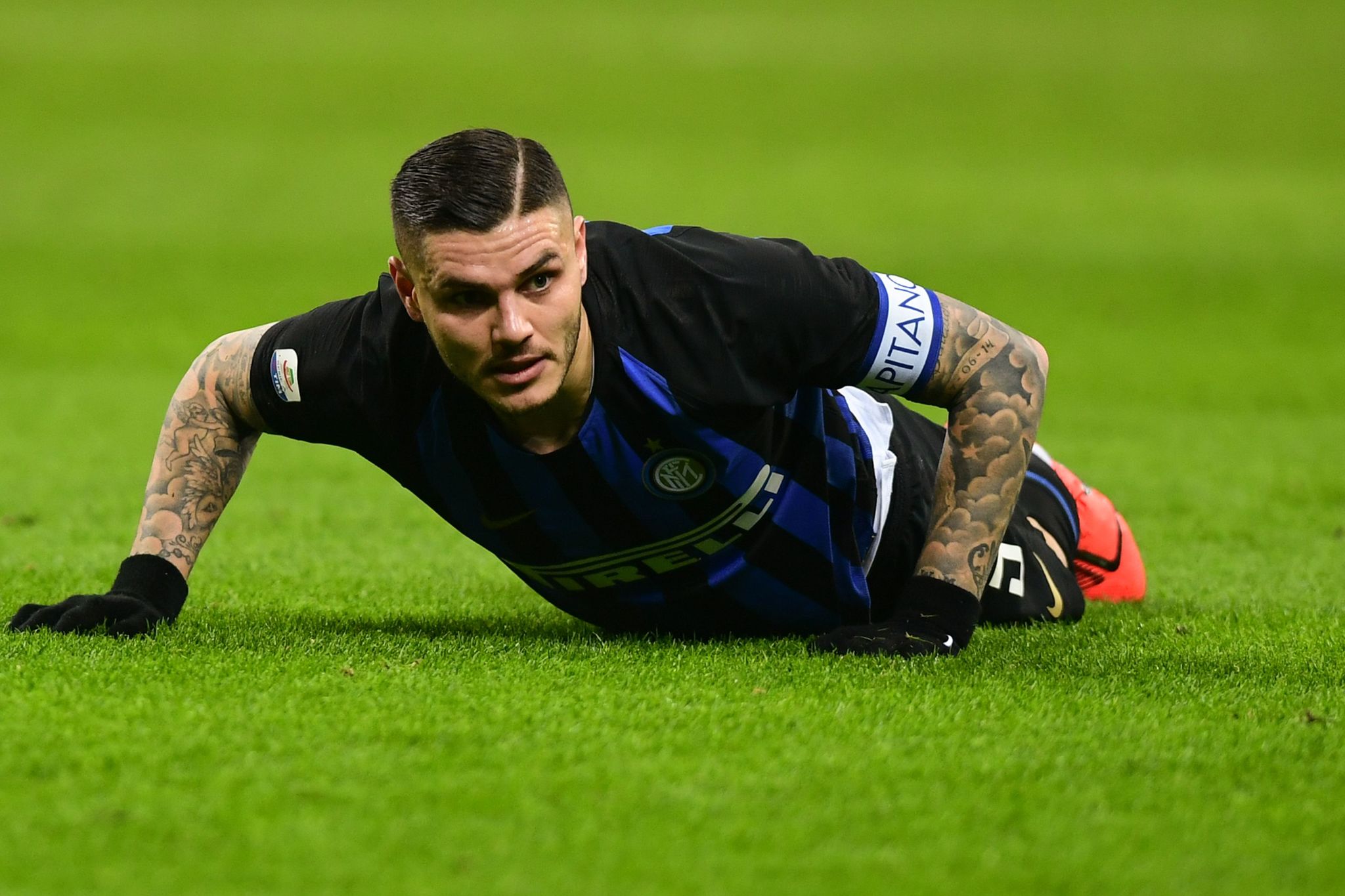 Inter Milans Argentine forward Mauro <HIT>Icardi</HIT> looks on after falling during the Italian Serie A football match Inter Milan vs Bologna on February 3, 2019 at the San Siro stadium in Milan. (Photo by Miguel MEDINA / AFP)
