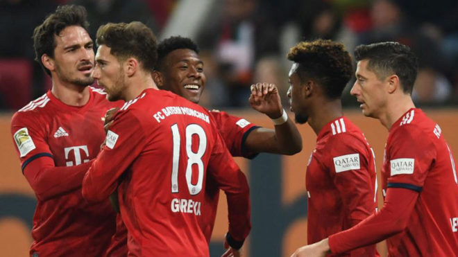 Los jugadores del Bayern celebran uno de los goles de Coman.