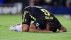 Khedira se lamenta tras un fallo en el Valencia-Juventus.