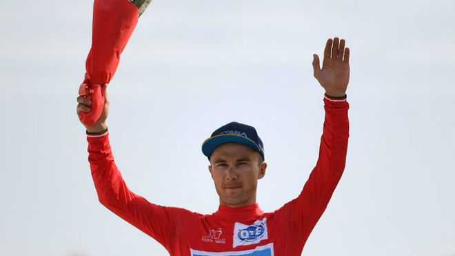 Alexey Lutsenko, en el podio.