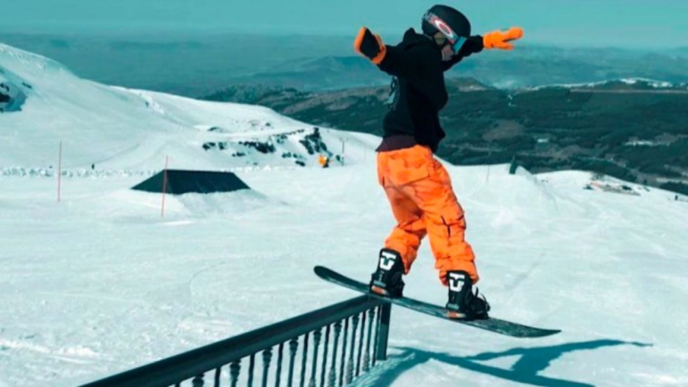 El snowboarder de la FADI, Jaime Castro visita la instalacin Sulayr