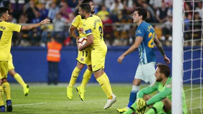 Los jugadores del Villarreal celebran un gol ante el Atltico.