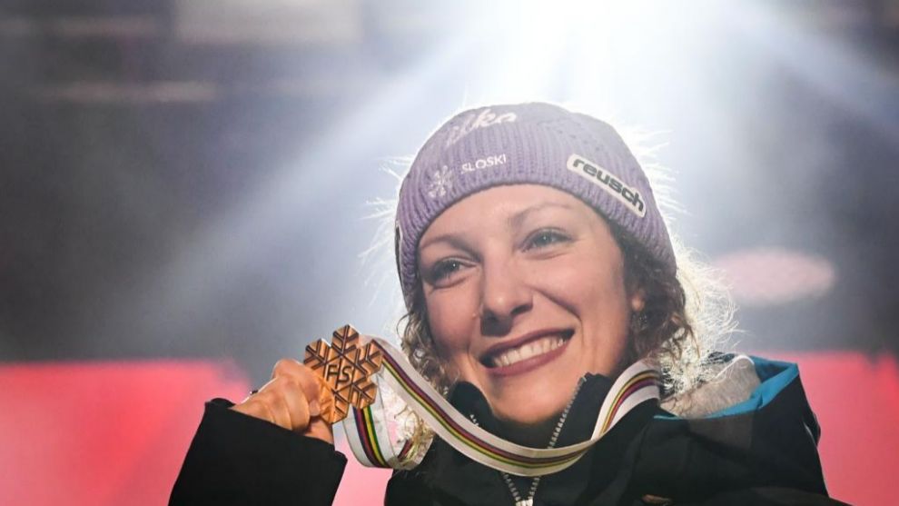 Ilka Stuhec, feliz con su segunda medalla de campeona del mundo de...