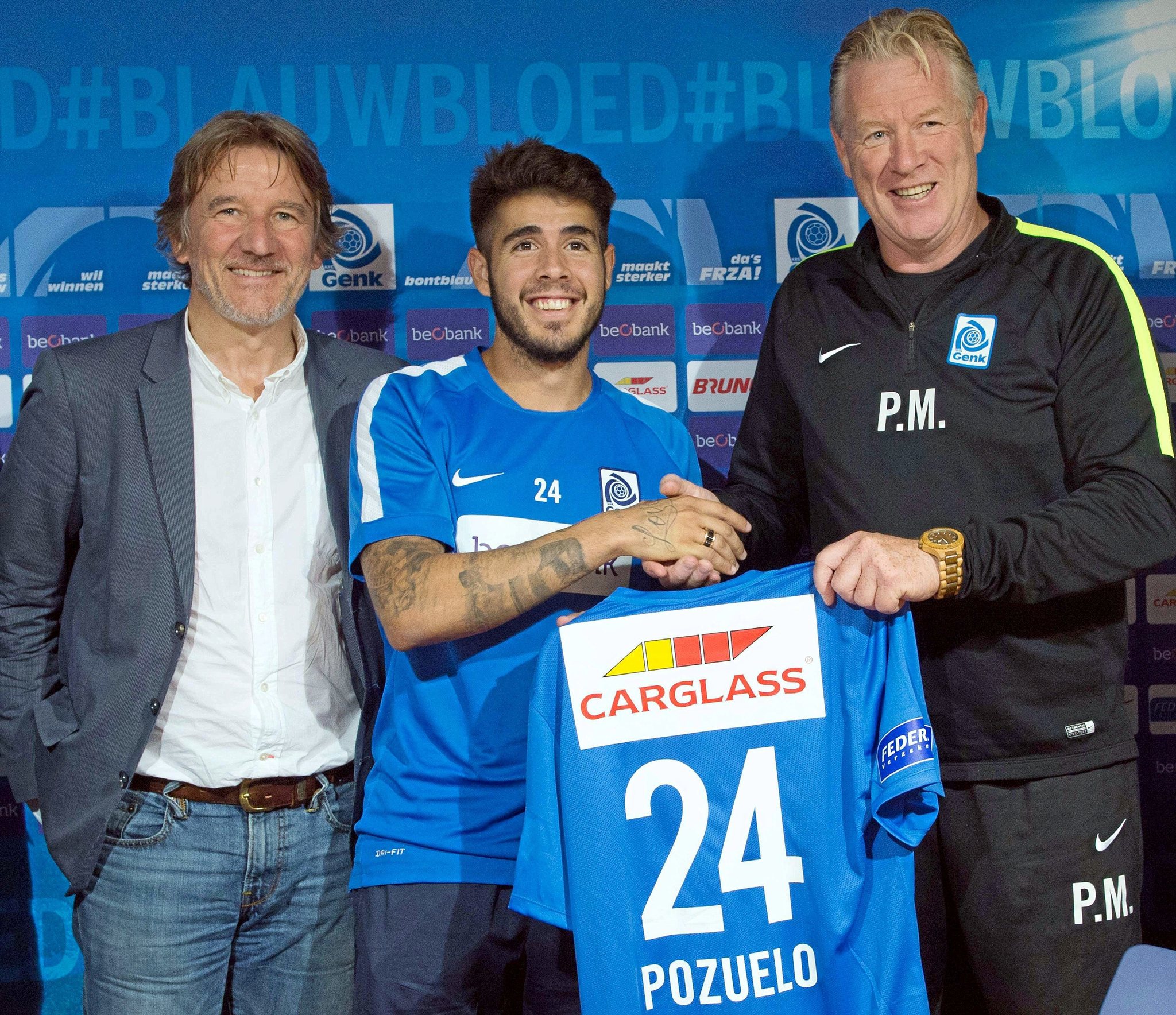 ==BELGIUM OUT== Genks Belgian general director Patrick Janssens (L) and Genks Belgian coach Peter Maes (R) pose with Genks newly recruited Spanish midfielder <HIT>Alejandro</HIT><HIT>Pozuelo</HIT> (C) during a press conference of the club on September 1, 2015 in Genk. AFP PHOTO / BELGA PHOTO / BENOIT DOPPAGNE