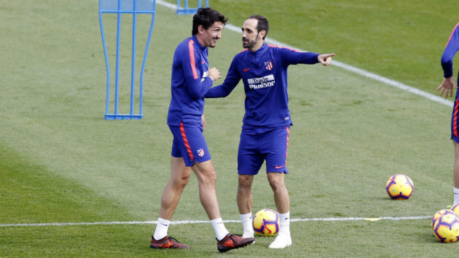 Savic and Juanfran in a training session.