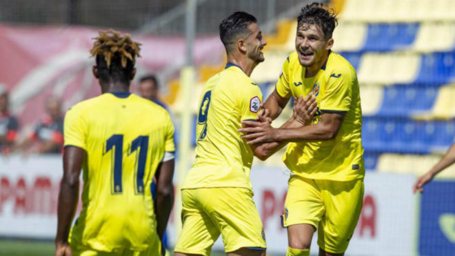 Andrei celebrating a goal with Villarreal B.