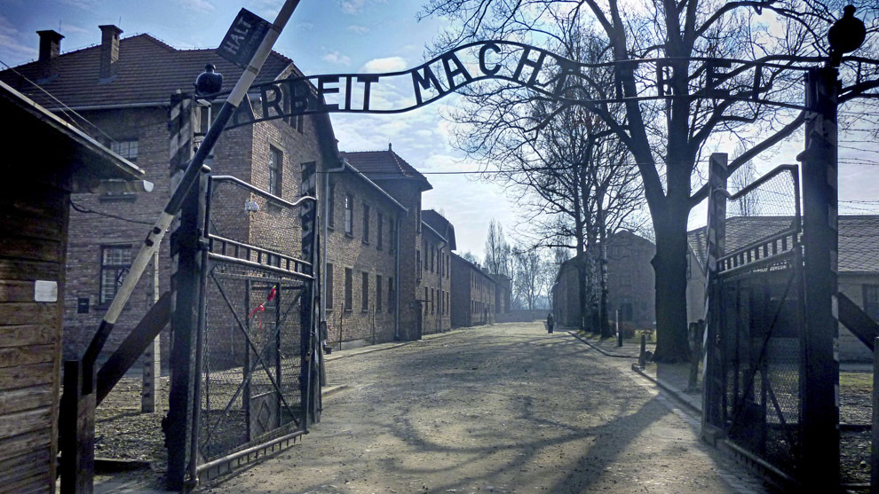 La entrada al campo de concentracin de Auschwitz-Birkenau.