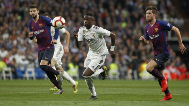 Vinicius chasing after the ball in the last Clsico.
