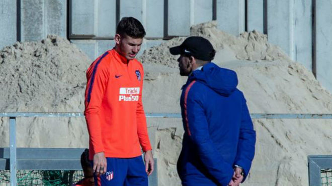 Lucas Hernandez and Diego Simeone during an Atletico training session
