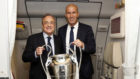 Zidane y Florentino, con la Decimotercera en el vuelo de vuelta de...