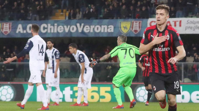 Piateke celebra su gol al Chievo.