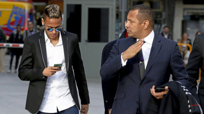 Neymar y su padre, a su llegada a la Audiencia Nacional.