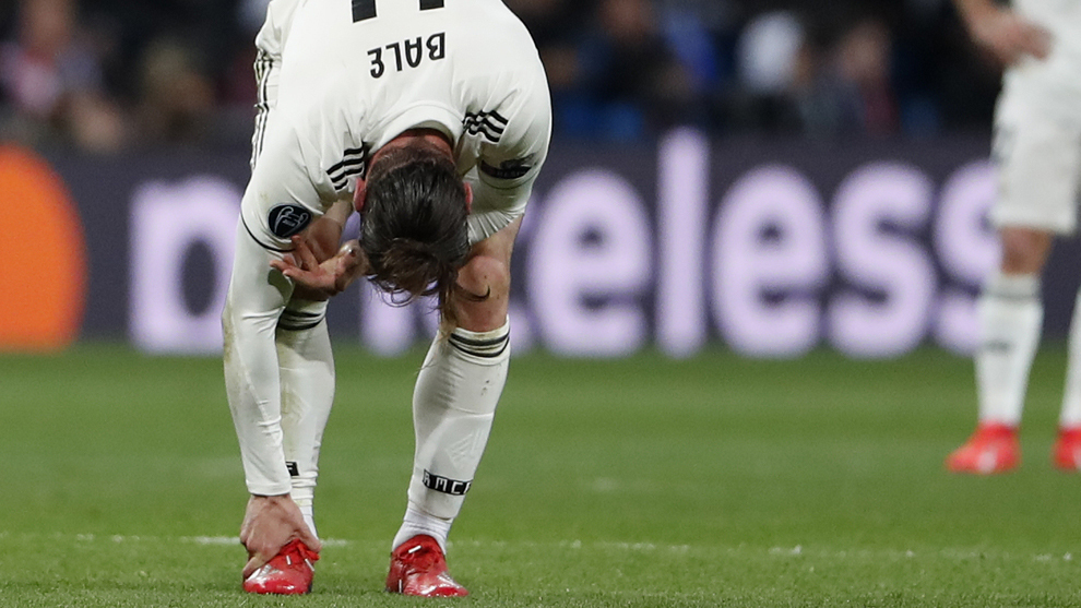 Bale se duele del tobillo derecho en el partido ante el Ajax.