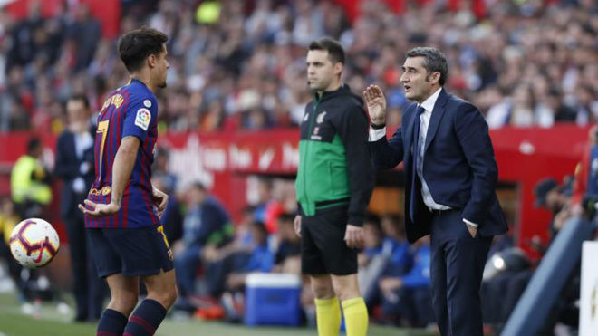Coutinho and Valverde during a match