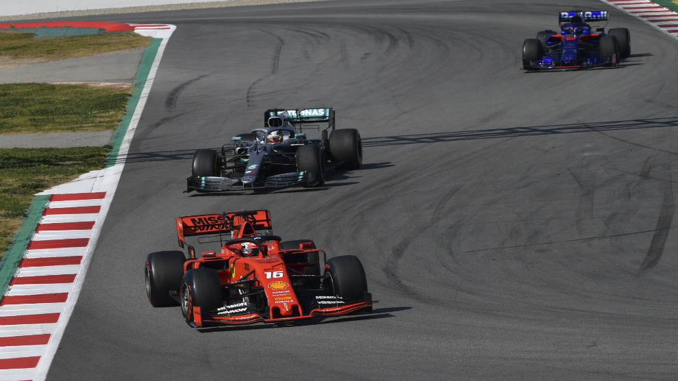 Leclerc, por delante de Hamilton en los test de Barcelona.