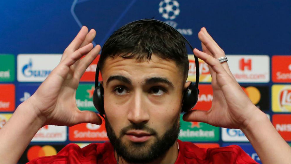 Fekir, en la rueda de prensa del Camp Nou.