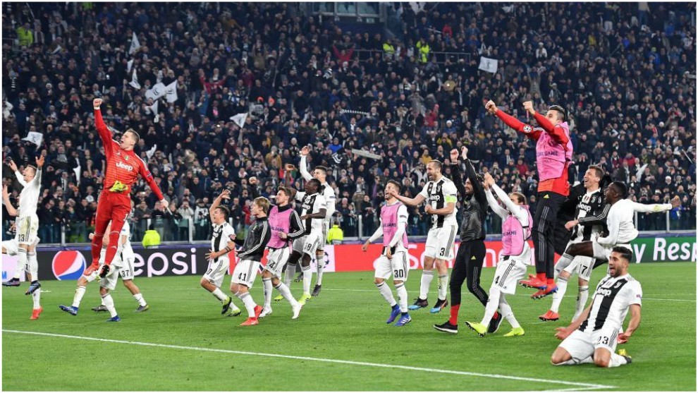 Los jugadores de la Juventus celebran el pase a cuartos.