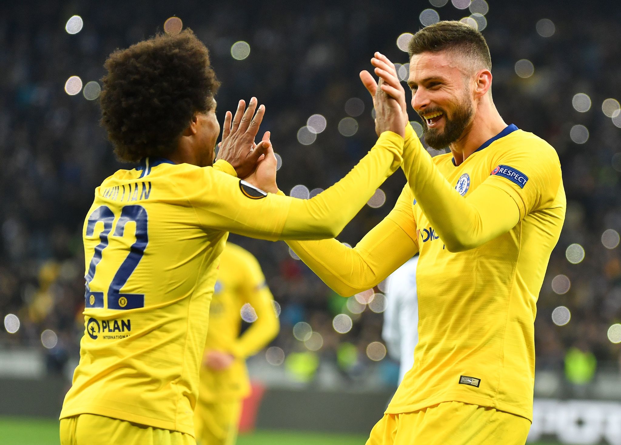Chelseas Brazilian midfielder Willian (L) and Chelseas French forward Olivier <HIT>Giroud</HIT> celebrate after scoring a goal during the UEFA Europa League round of 16, second leg football match between FC Dynamo Kyiv and Chelsea FC at NSK Olimpiyskyi stadium in Kiev on March 14, 2019. (Photo by Sergei SUPINSKY / AFP)
