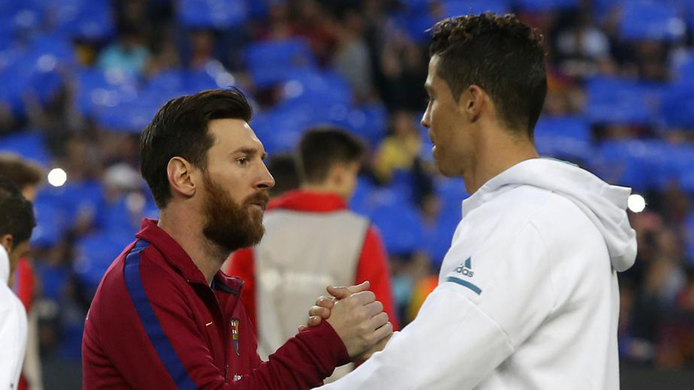Messi y Cristiano se saludan antes de un Clásico