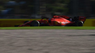 Vettel, con su Ferrari en Australia.