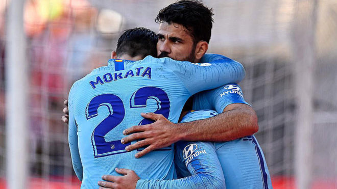 Morata, Diego Costa y Griezmann se abrazan tras el gol del francs...