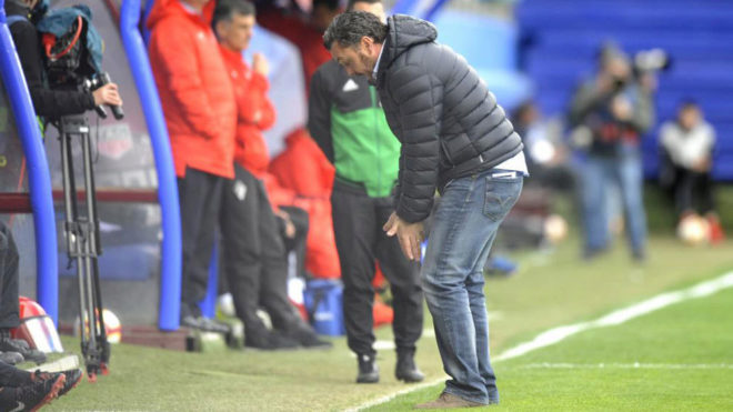 Sergio Gonzlez gesticula durante el Eibar-Valladolid.