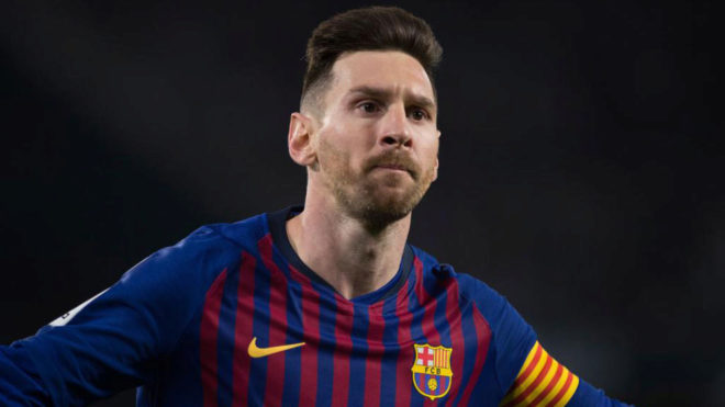 Messi celebra uno de sus goles en el Villamarn.
