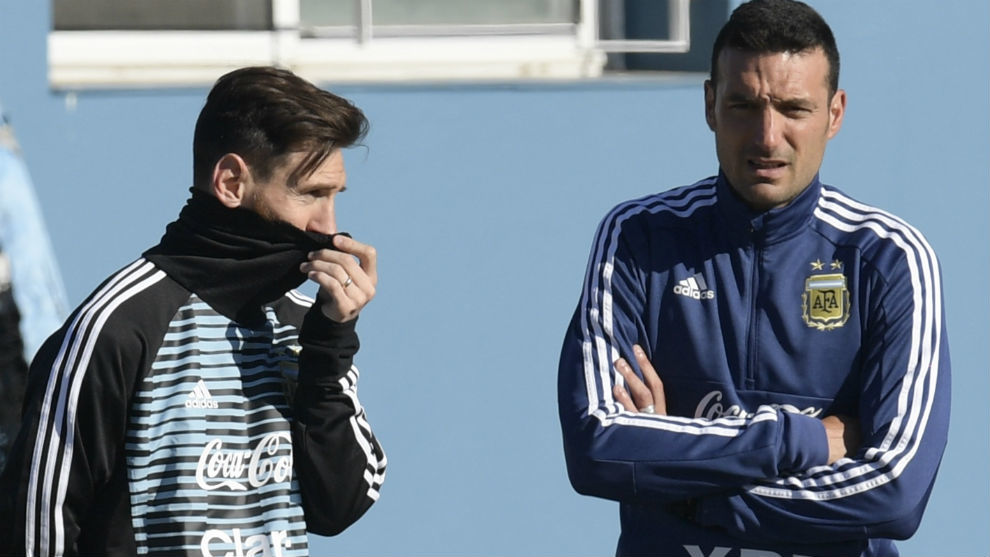 Messi y Scaloni, juntos con la Seleccin.