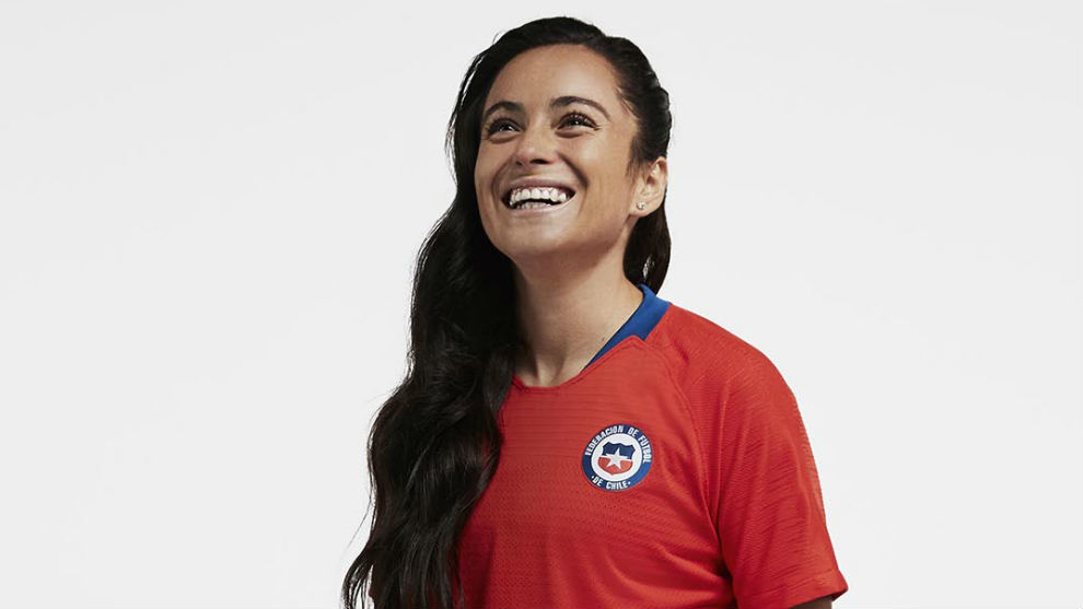 María José Rojas, con la nueva equipación de Nike para el Mundial...