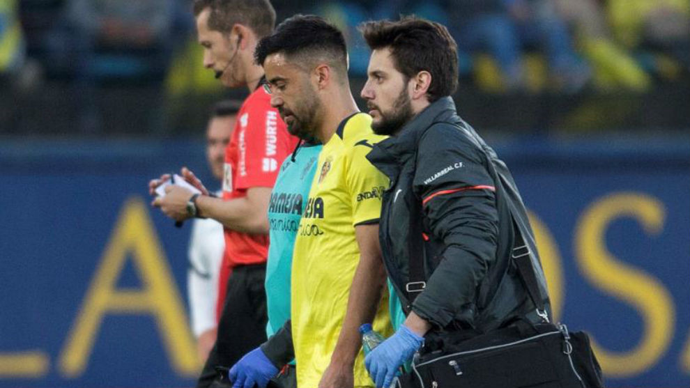 Jaume Costa abandona lesionado el campo ante el Rayo Vallecano.