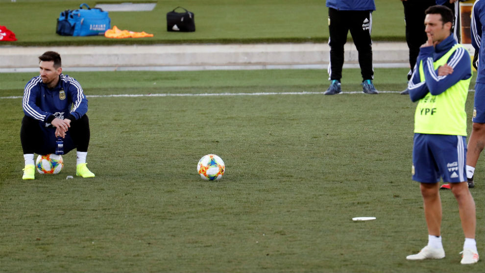 Messi y Scaloni en un entrenamiento de Argentina en Valdebebas.