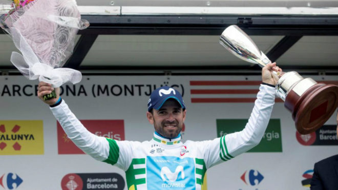 Alejandro Valverde levanta el trofeo de vencedor de la Volta en la...
