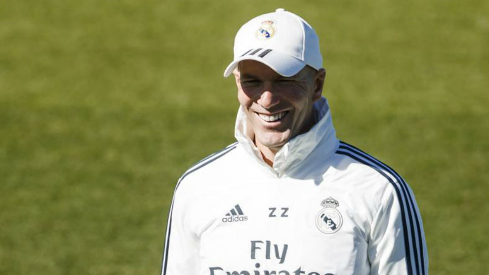Zidane, sonriente en un entrenamiento del Real Madrid