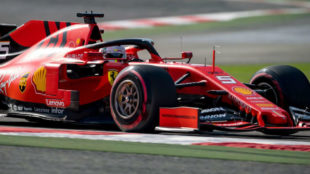Vettel, en los Libres 2 del Gran Premio de Bahrin.