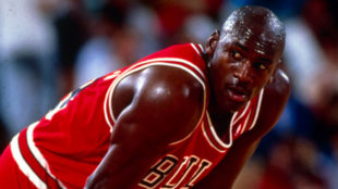 Michael Jordan en un partido con los Bulls