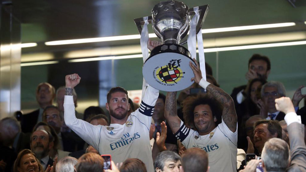 Sergio Ramos and Marcelo lift the last league trophy won by Real...
