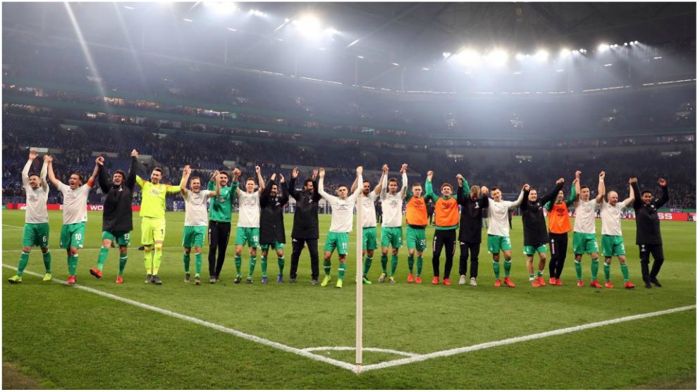 Los jugadores del Werder celebran su pase a semis de Copa.