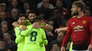 Los jugadores del Barcelona celebran el gol contra el Manchester...